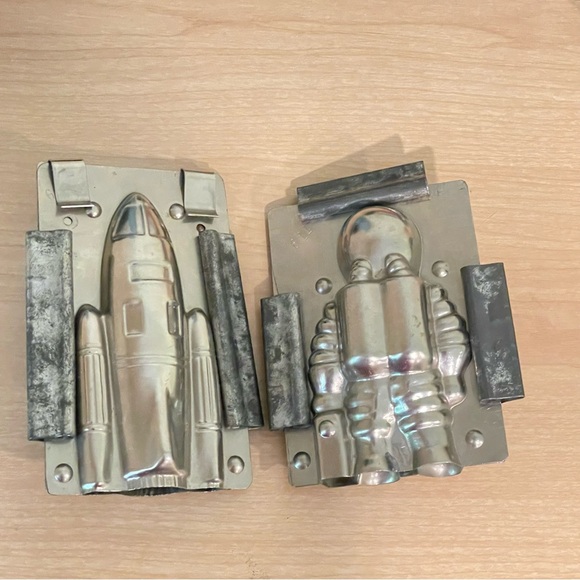 Vintage Astronaut & Spaceship Rocket Ship Chocolate Candy Making Mold Space - Picture 7 of 13